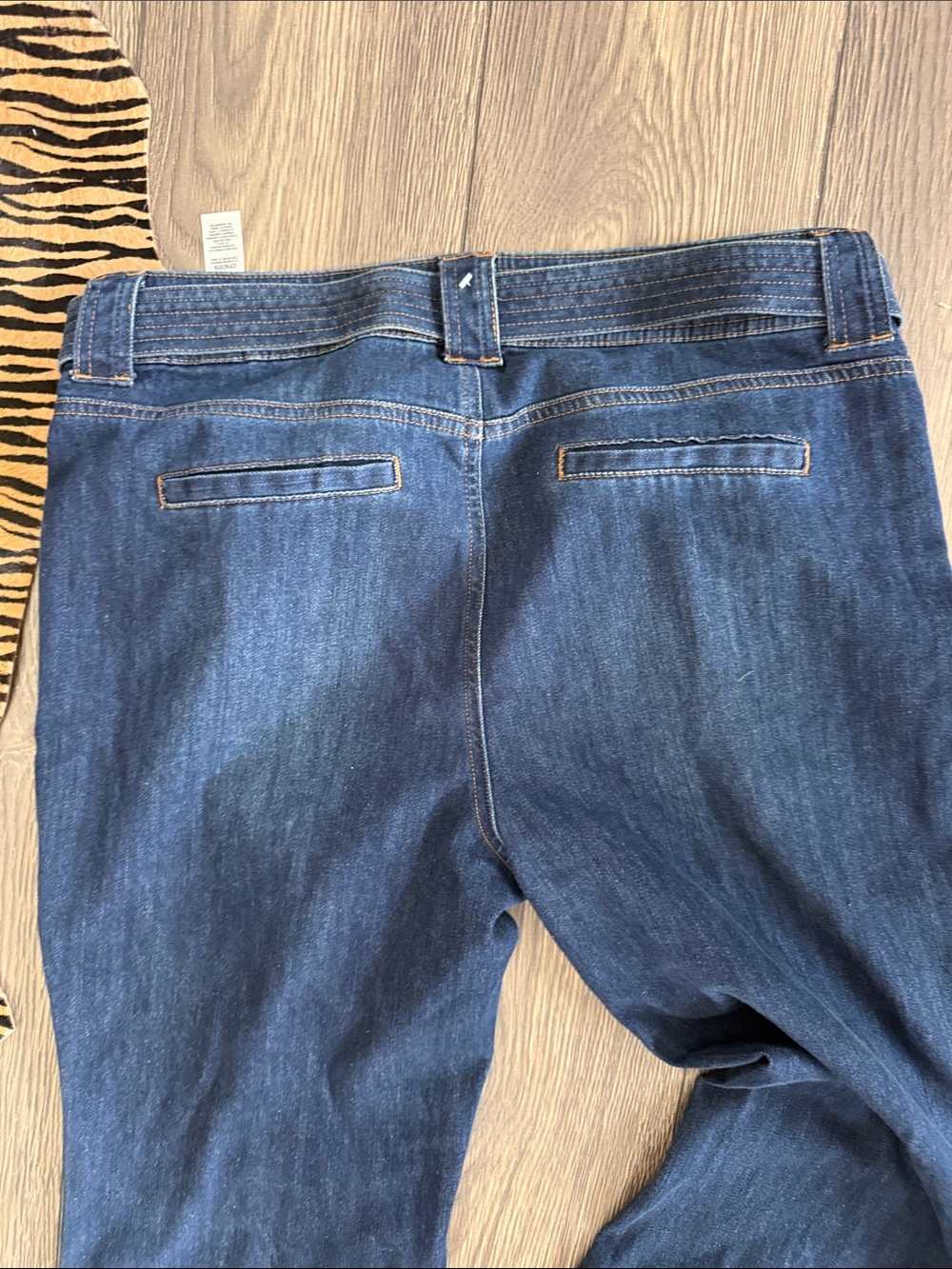 The platinum trouser by Chico’s Wide Leg Dark Wash Jeans with Belt net - Picture 10 of 10